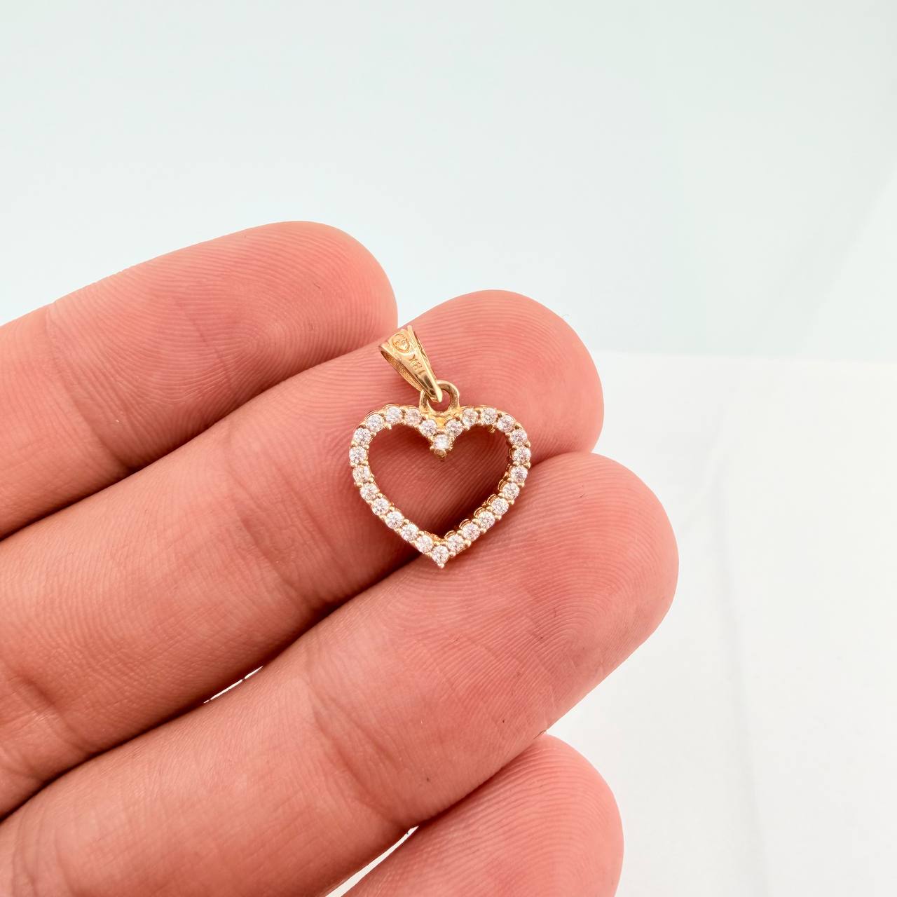 Dije Silueta Corazón Doble Faz 1.4gr / 3/4 in / Oro Amarillo 18K © Dije Silueta Corazón Doble Faz 1.4gr / 3/4 in / Oro Amarillo 18K ©