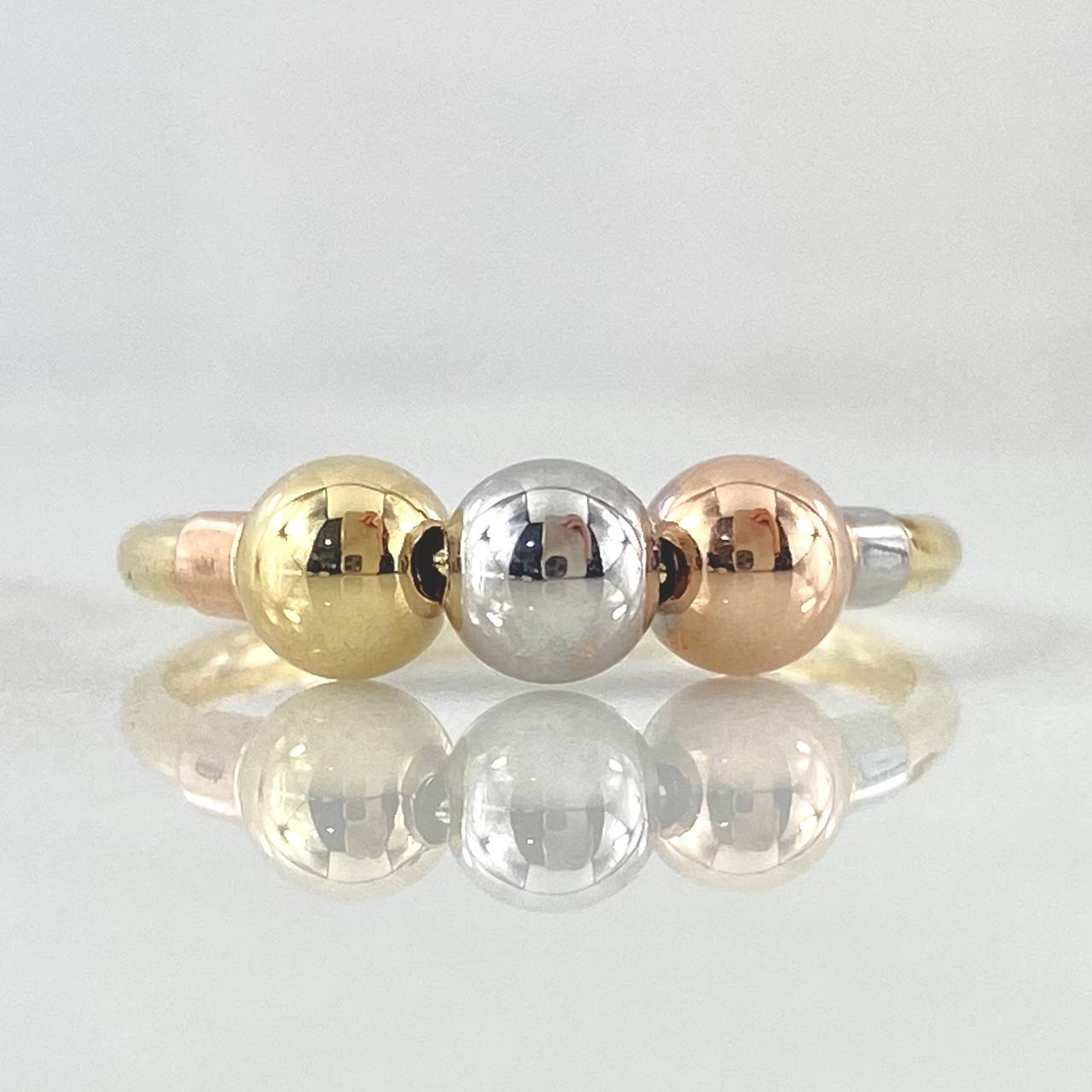 Anillo Trio De Bolas 1.25gr / T5 / Oro 18K © Anillo Trio De Bolas 1.25gr / T5 / Oro 18K ©