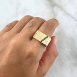 Anillo Sello Linea Intermedia Diagonal 8.85gr / T10 / Circones Verdes Oro Amarillo 18K  © Anillo Sello Linea Intermedia Diagonal 8.85gr / T10 / Circones Verdes Oro Amarillo 18K  ©