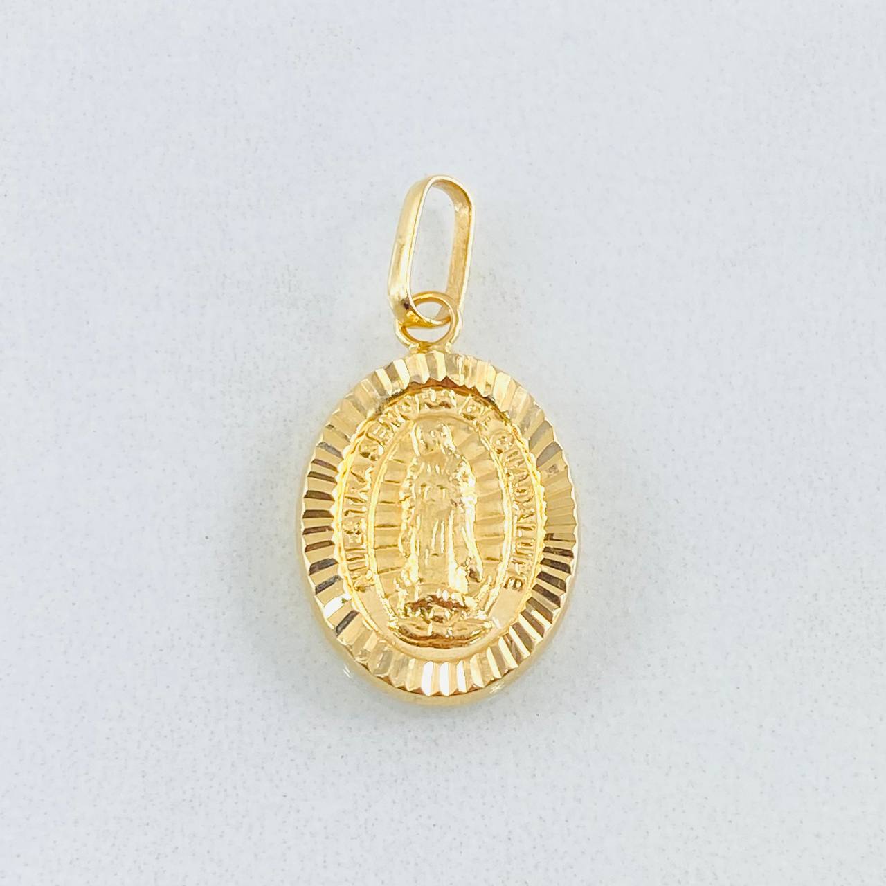 Dije Virgen Guadalupe 1.1gr / 1 in / Oro Amarillo 18K * Dije Virgen Guadalupe 1.1gr / 1 in / Oro Amarillo 18K *