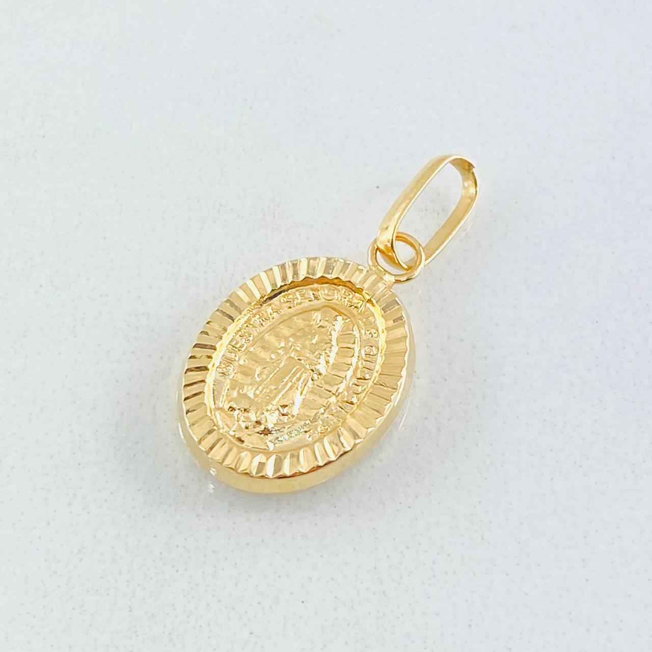 Dije Virgen Guadalupe 0.95gr / 3/4 in / Oro Amarillo 18K * Dije Virgen Guadalupe 0.95gr / 3/4 in / Oro Amarillo 18K *