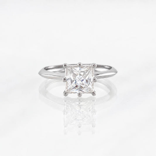 Moissanite Solitaire Ring 1 cts 1.8g / T5 1/2 White Gold 18K