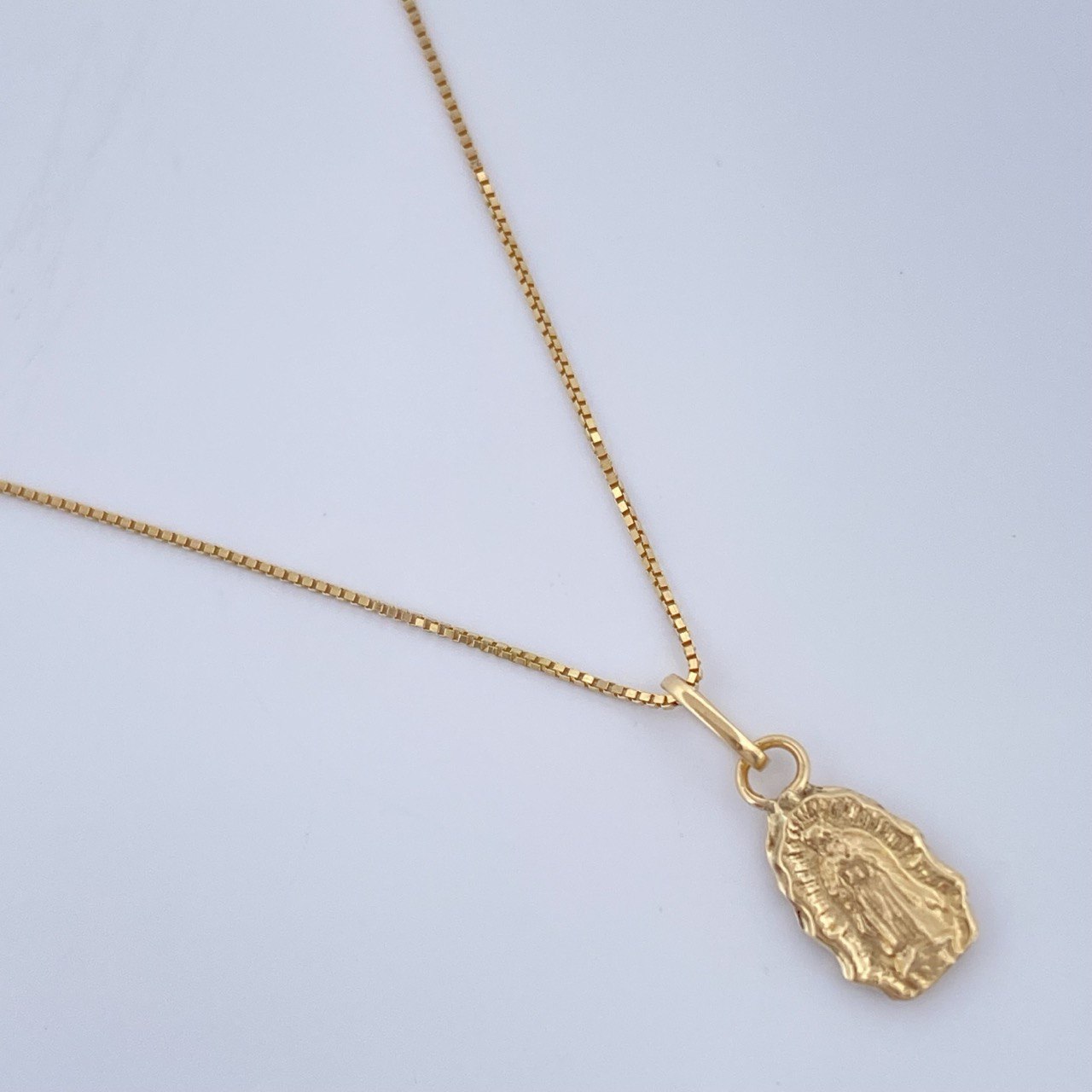 Set Cadena y Dije Veneciana+Virgen Guadalupe 1.2gr / 15 3/4 in / 0.45mm Oro Amarillo 18K $ Set Cadena y Dije Veneciana+Virgen Guadalupe 1.2gr / 15 3/4 in / 0.45mm Oro Amarillo 18K $