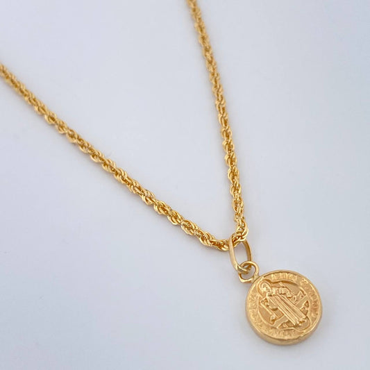 Set Cadena y Dije Lazo+ San Benito 1.25gr / 15 3/4 in / 1.2mm Oro Amarillo 18K $