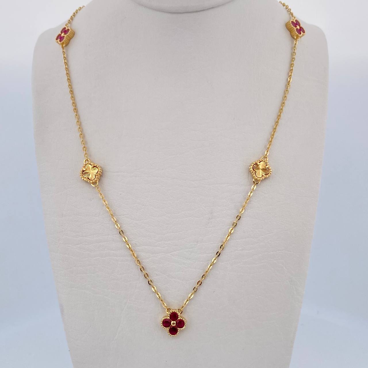 Cadena Aro Seguido Treboles 7gr / 50.6cm / 1.1mm Diamantada Circones Fucsias Oro Amarillo 18K & Cadena Aro Seguido Treboles 7gr / 50.6cm / 1.1mm Diamantada Circones Fucsias Oro Amarillo 18K &