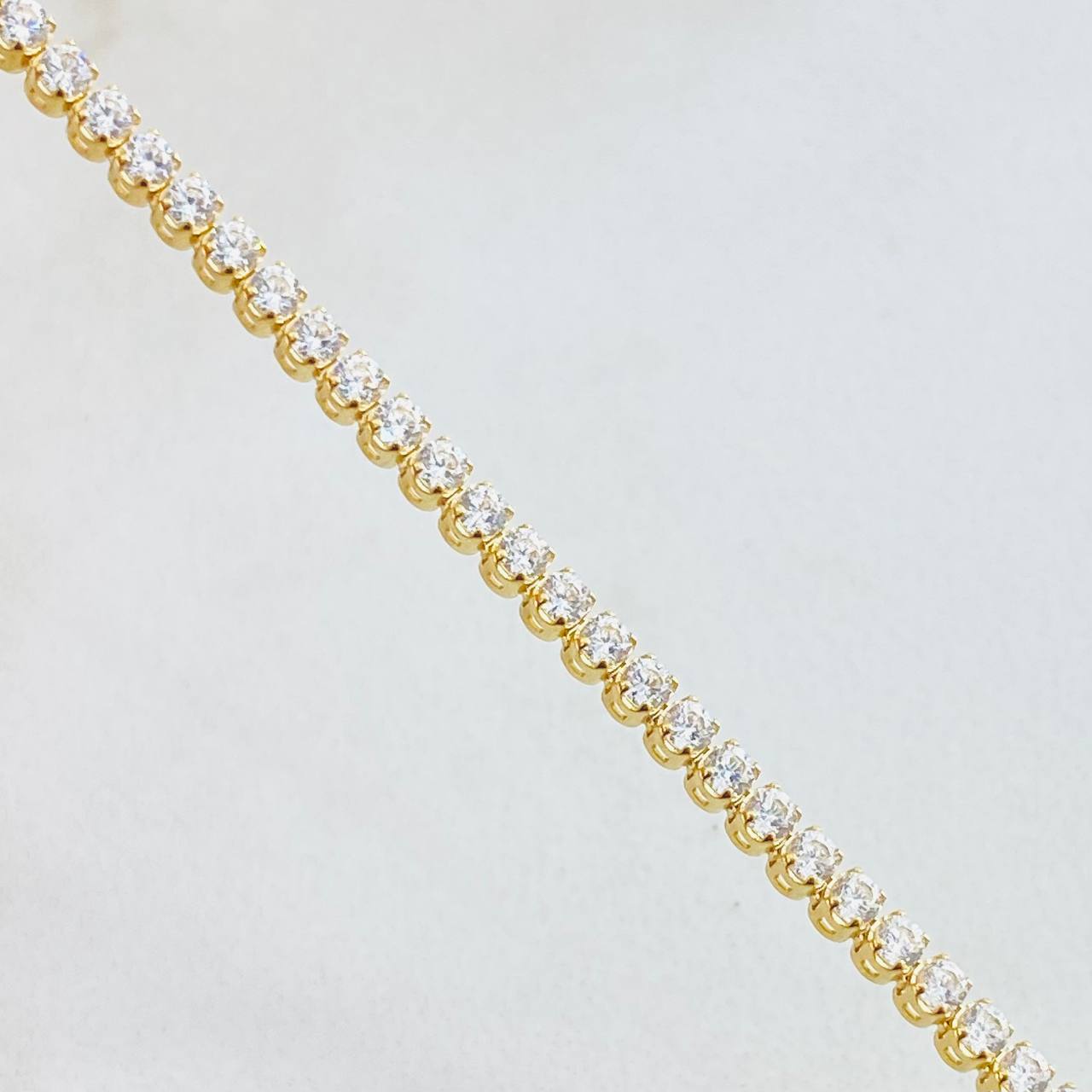 Tennis Bracelet 3.75gr / 7 1/2 in / 2mm Yellow Gold +4 18K * Tennis Bracelet 3.75gr / 7 1/2 in / 2mm Yellow Gold +4 18K *