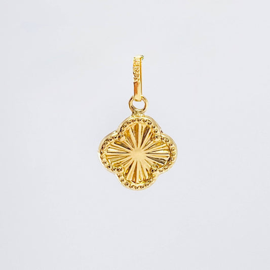 Dije Trebol Dorado 0.6gr / 3/4 in / Oro Amarillo 18K ©