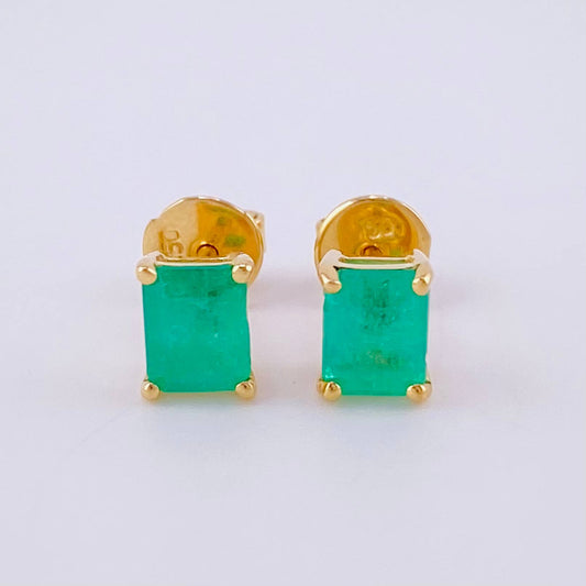 Stud Earrings Square Basket Emerald 100pts 2.1g / in / 6.2mm 18K Yellow Gold
