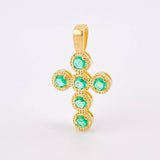 Dije Crúz Mini Aros Esmeraldas 26pts 1.1gr / 3/4 in / Oro Amarillo 18K © Dije Crúz Mini Aros Esmeraldas 26pts 1.1gr / 3/4 in / Oro Amarillo 18K ©