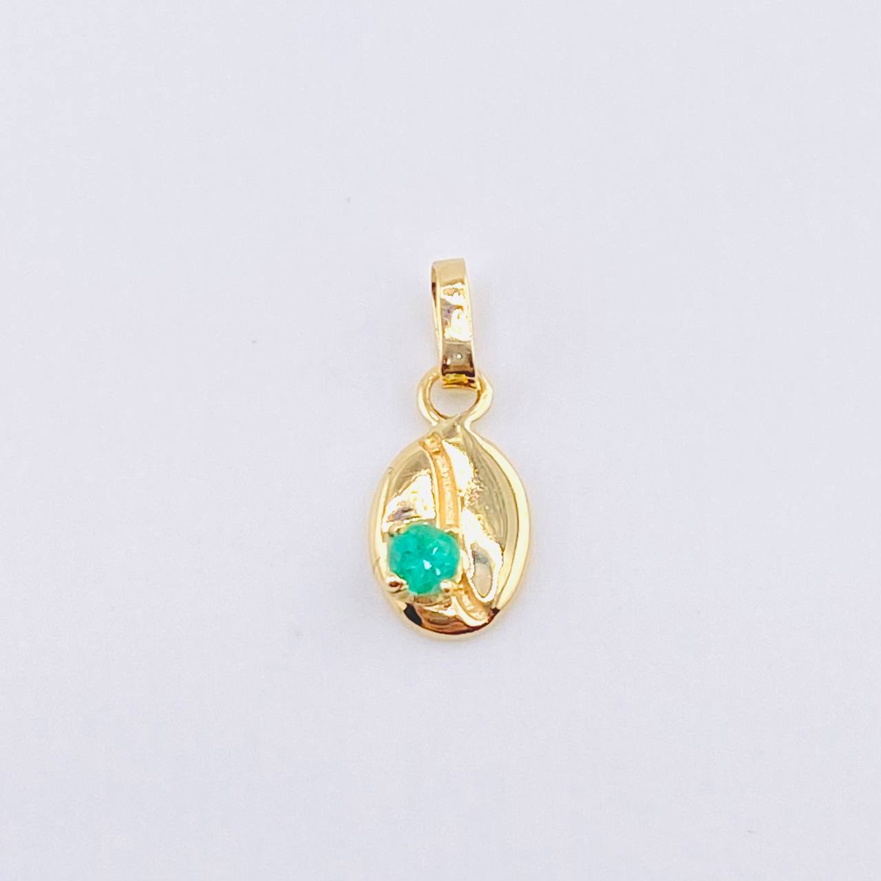 Dije Grano Café Esmeralda 11pts 0.9gr / 1/2 in / Oro Amarillo 18K © Dije Grano Café Esmeralda 11pts 0.9gr / 1/2 in / Oro Amarillo 18K ©