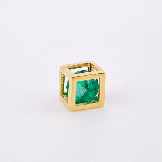 Dije Cubo Esmeralda 63pts 0.7gr / 1/4 in / Oro Amarillo 18K ©