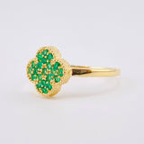 Anillo Trebol Tupido Esmeraldas 33pts 2.9gr / T8 / Oro Amarillo 18K © Anillo Trebol Tupido Esmeraldas 33pts 2.9gr / T8 / Oro Amarillo 18K ©