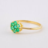 Anillo Flor Tupida Esmeraldas 29pts 2.05gr / T6 3/4 / Oro Amarillo 18K © Anillo Flor Tupida Esmeraldas 29pts 2.05gr / T6 3/4 / Oro Amarillo 18K ©