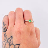 Anillo Flor Fulminante Esmeralda 23pts Diamantes 14pts 3.1gr / T6 1/2 / Dos Oros Amarillo Blanco 18K © Anillo Flor Fulminante Esmeralda 23pts Diamantes 14pts 3.1gr / T6 1/2 / Dos Oros Amarillo Blanco 18K ©