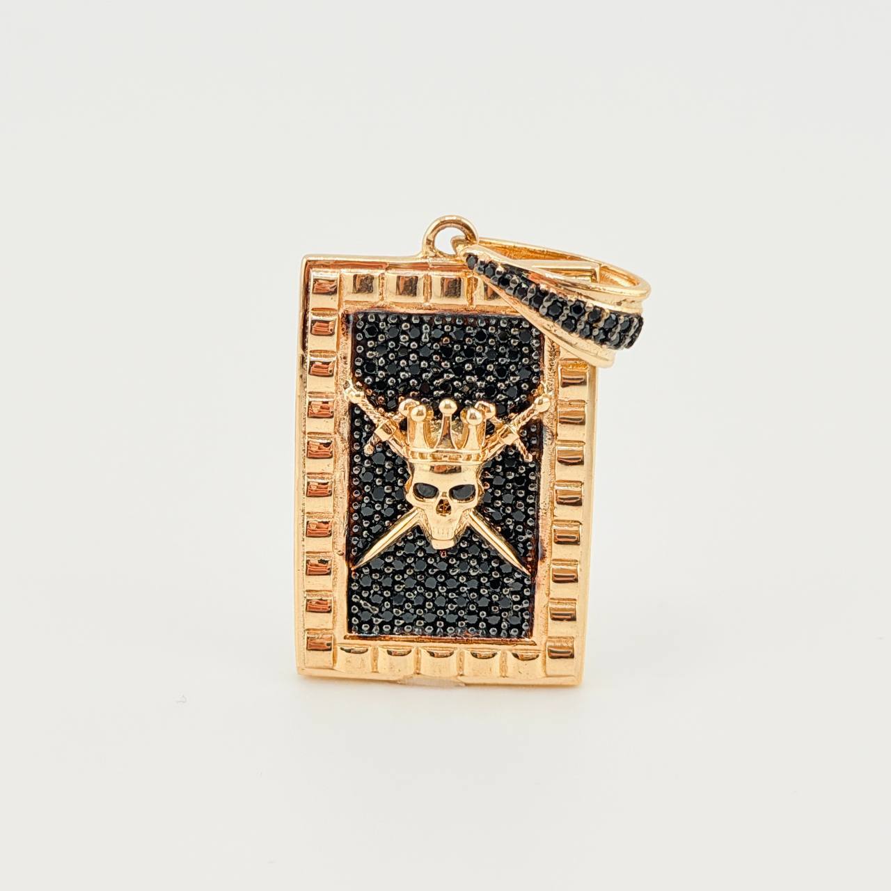 Dije Placa Calavera Tupida 8.45gr / 1 3/4 in / Oro Amarillo 18K © Dije Placa Calavera Tupida 8.45gr / 1 3/4 in / Oro Amarillo 18K ©