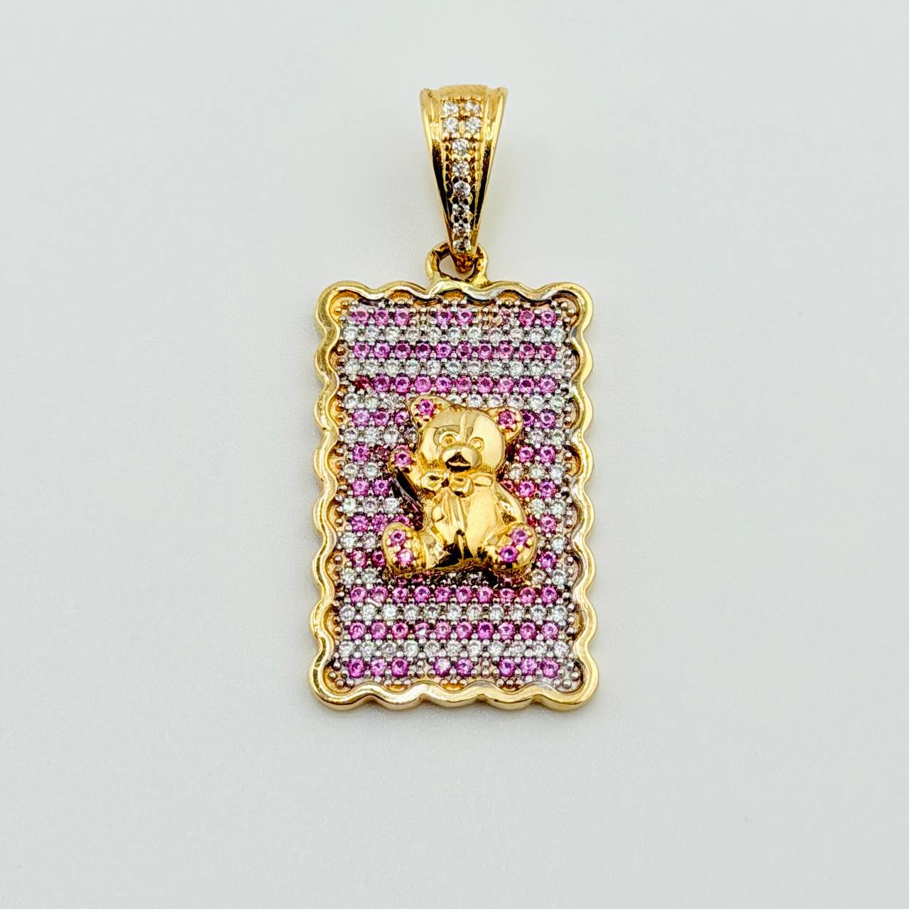 Dije Placa Oso Ondeada 5.9gr / 1 1/2 in / Oro Amarillo 18K © Dije Placa Oso Ondeada 5.9gr / 1 1/2 in / Oro Amarillo 18K ©