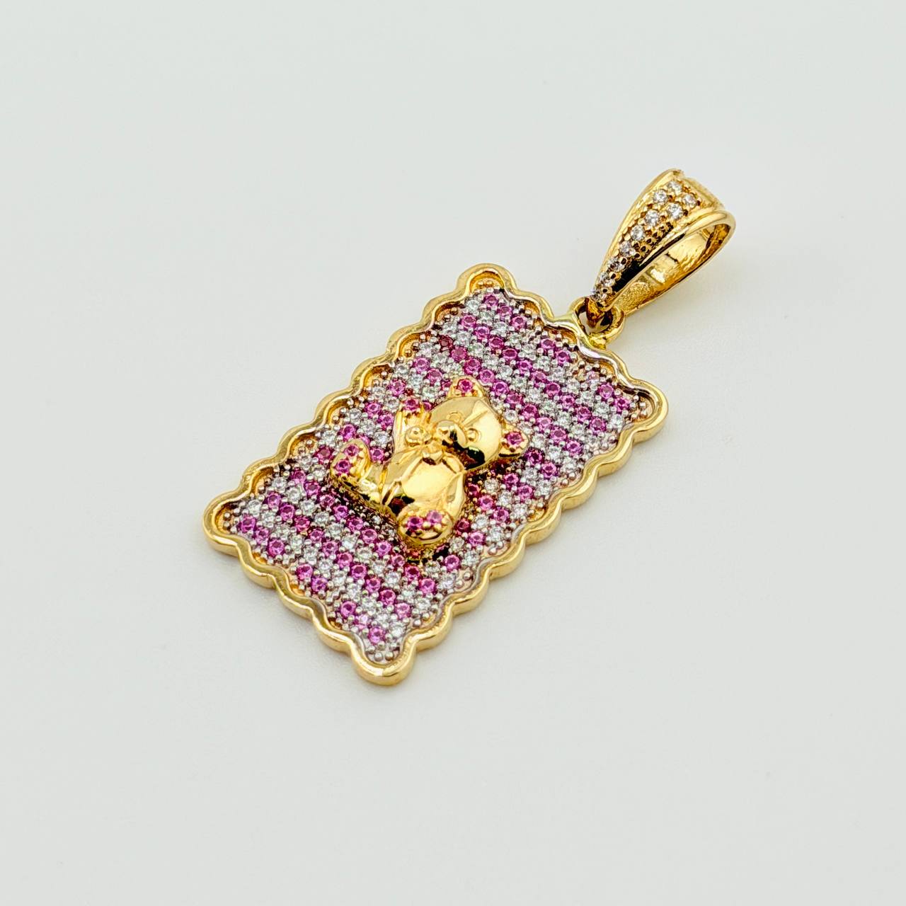 Dije Placa Oso Ondeada 5.9gr / 1 1/2 in / Oro Amarillo 18K © Dije Placa Oso Ondeada 5.9gr / 1 1/2 in / Oro Amarillo 18K ©