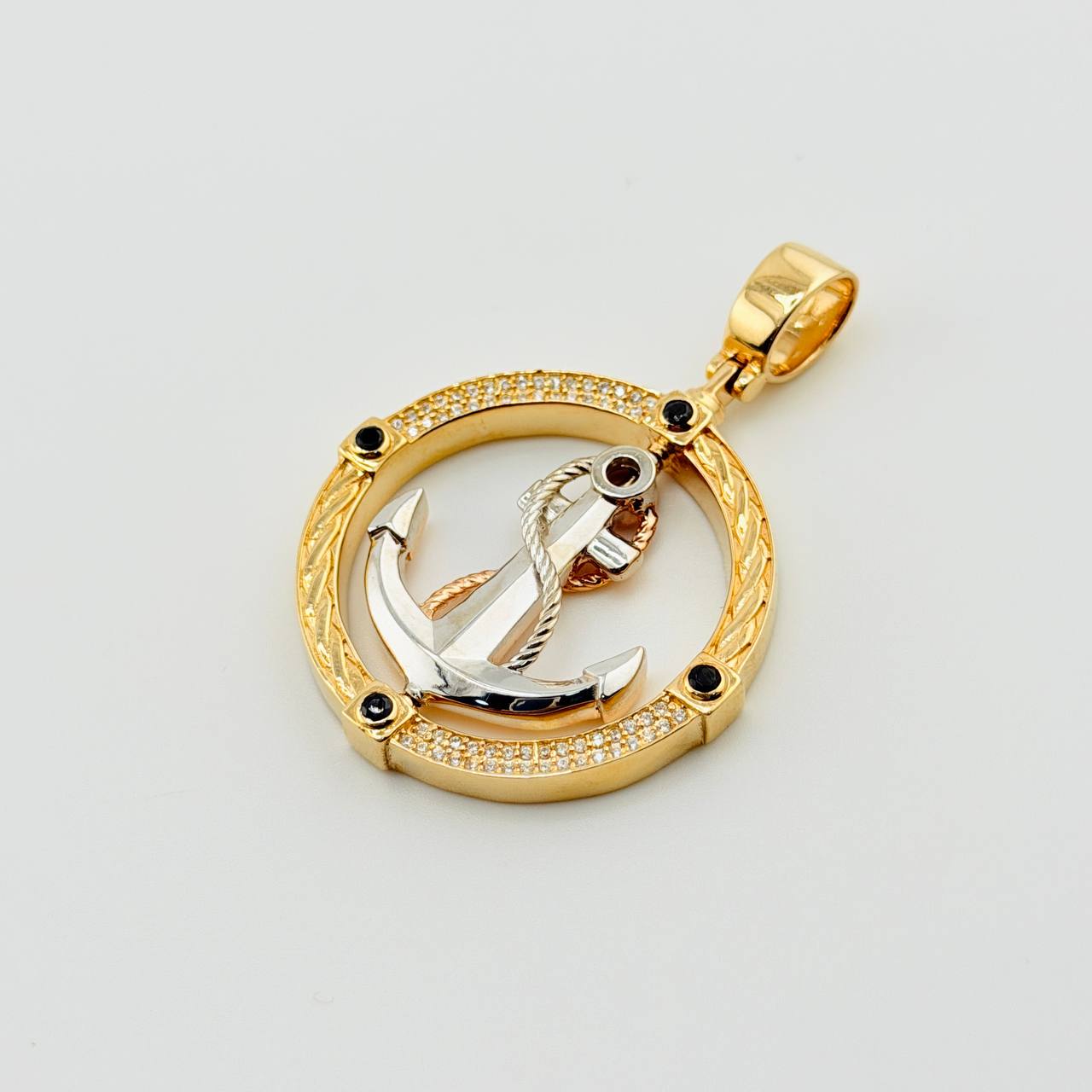 Dije Ancla Movil 15.65gr / 2 in / Tres Oros 18K © Dije Ancla Movil 15.65gr / 2 in / Tres Oros 18K ©