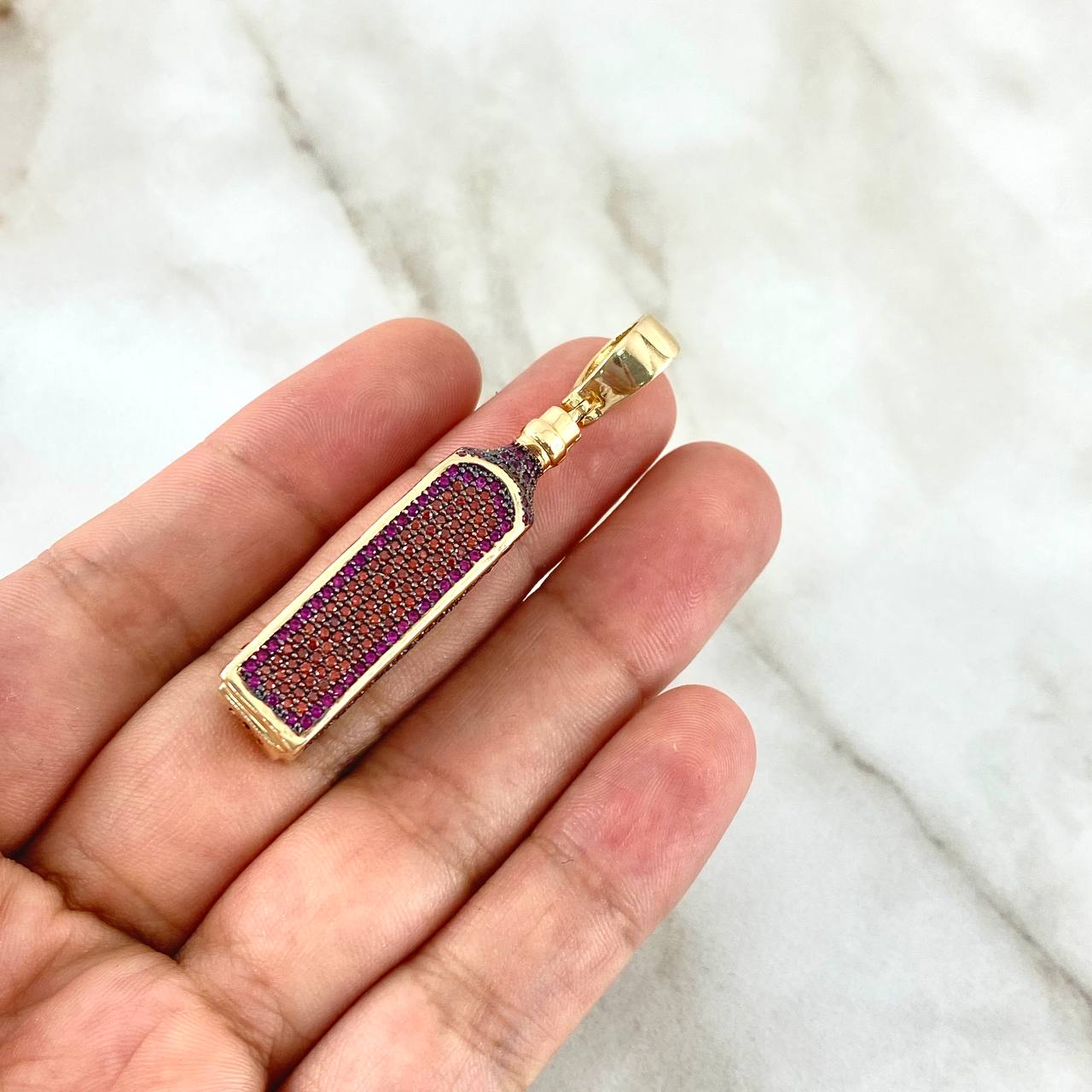 Pendant Bottle Red Label 12.95gr / 5cm / Fuchsia Zircons - Orange-Yellow Yellow Gold Pendant Bottle Red Label 12.95gr / 5cm / Fuchsia Zircons - Orange-Yellow Yellow Gold