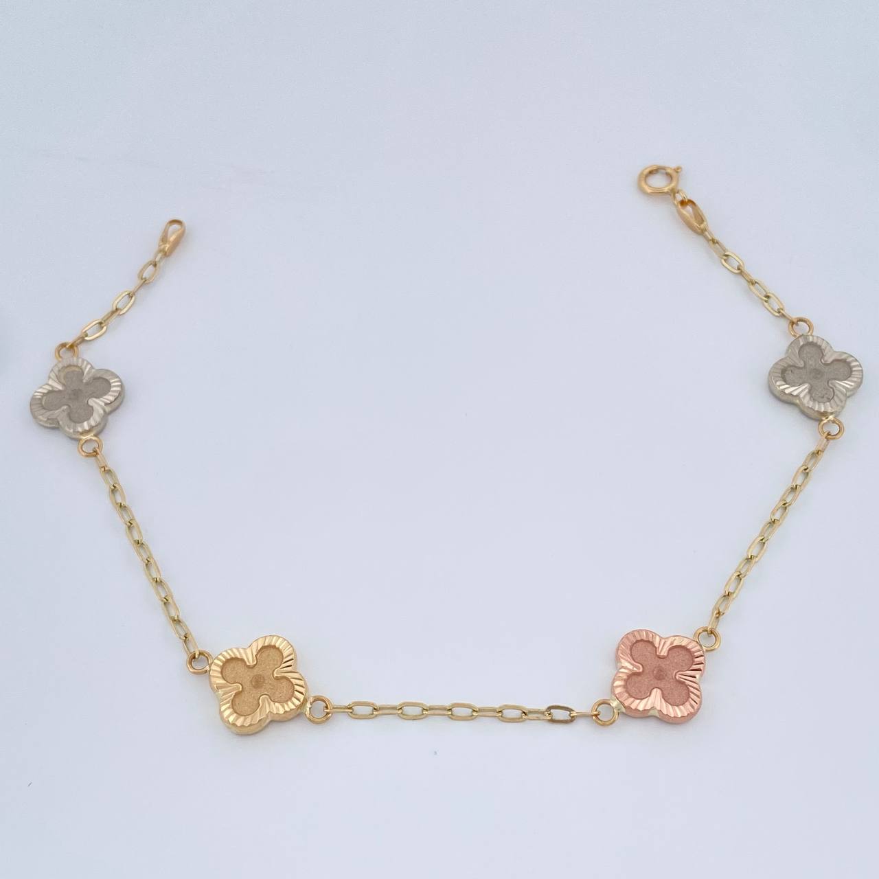 Pulso Trebol Cajon 3.15gr / 7 1/4 in / 1.75mm Tres Oros 18K % Pulso Trebol Cajon 3.15gr / 7 1/4 in / 1.75mm Tres Oros 18K %