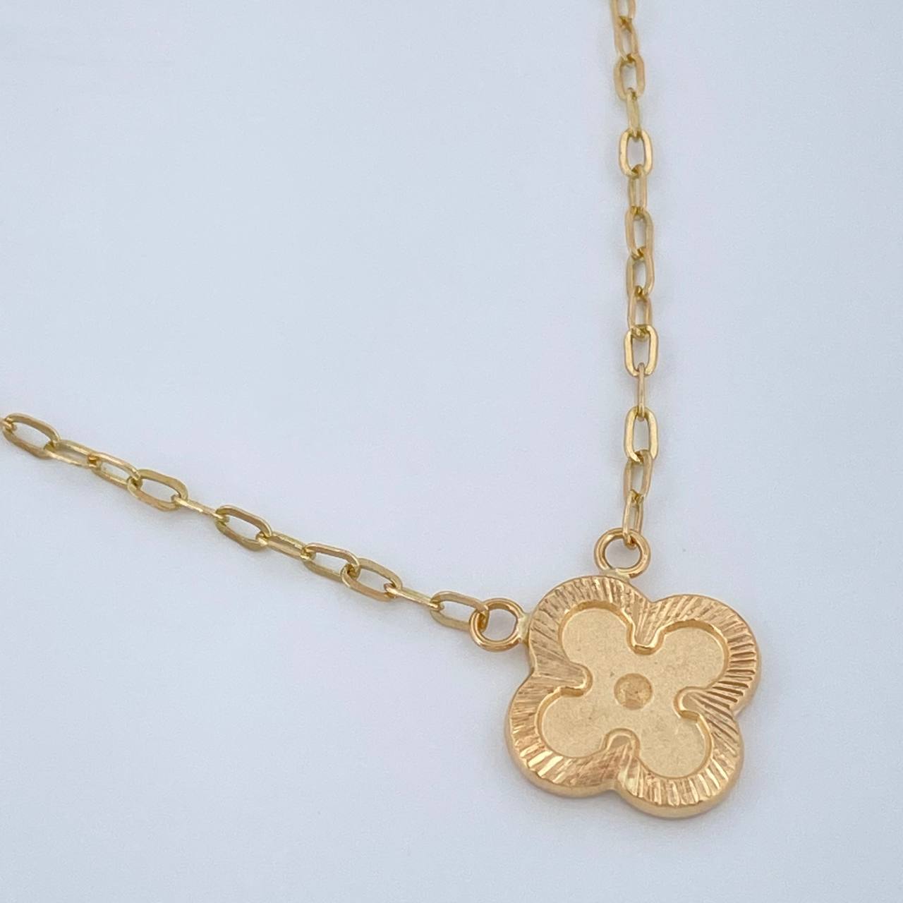 Cadena Trebol Cajon 3.3gr / 17 1/2 in / 1.77mm Oro Amarillo 18K % Cadena Trebol Cajon 3.3gr / 17 1/2 in / 1.77mm Oro Amarillo 18K %