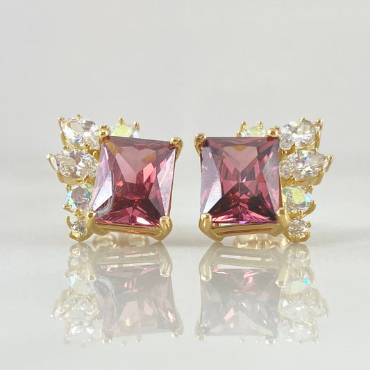 Princess Cut Rectangle Stud Earrings 4.85gr / 1cm (0.4in) / Natural Pearl 18K Gold