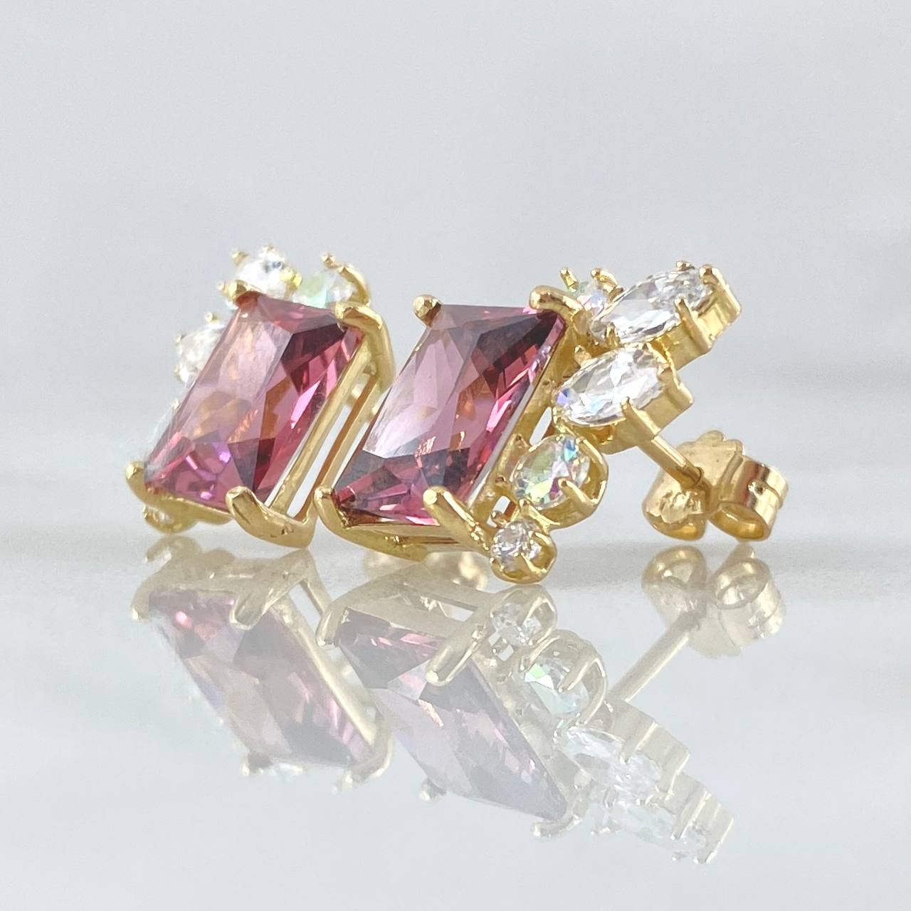 Princess Cut Rectangle Stud Earrings 4.85gr / 1cm (0.4in) / Natural Pearl 18K Gold Princess Cut Rectangle Stud Earrings 4.85gr / 1cm (0.4in) / Natural Pearl 18K Gold