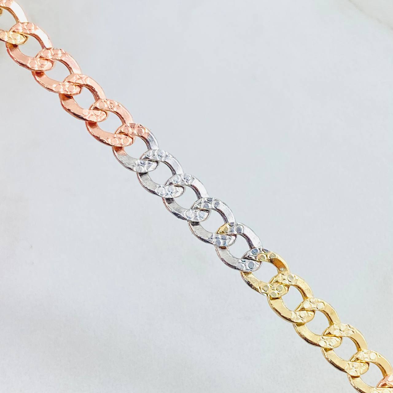 Cadena Cubana 20gr / 23 1/2 in / Tres Oros 14K Italy Cadena Cubana 20gr / 23 1/2 in / Tres Oros 14K Italy