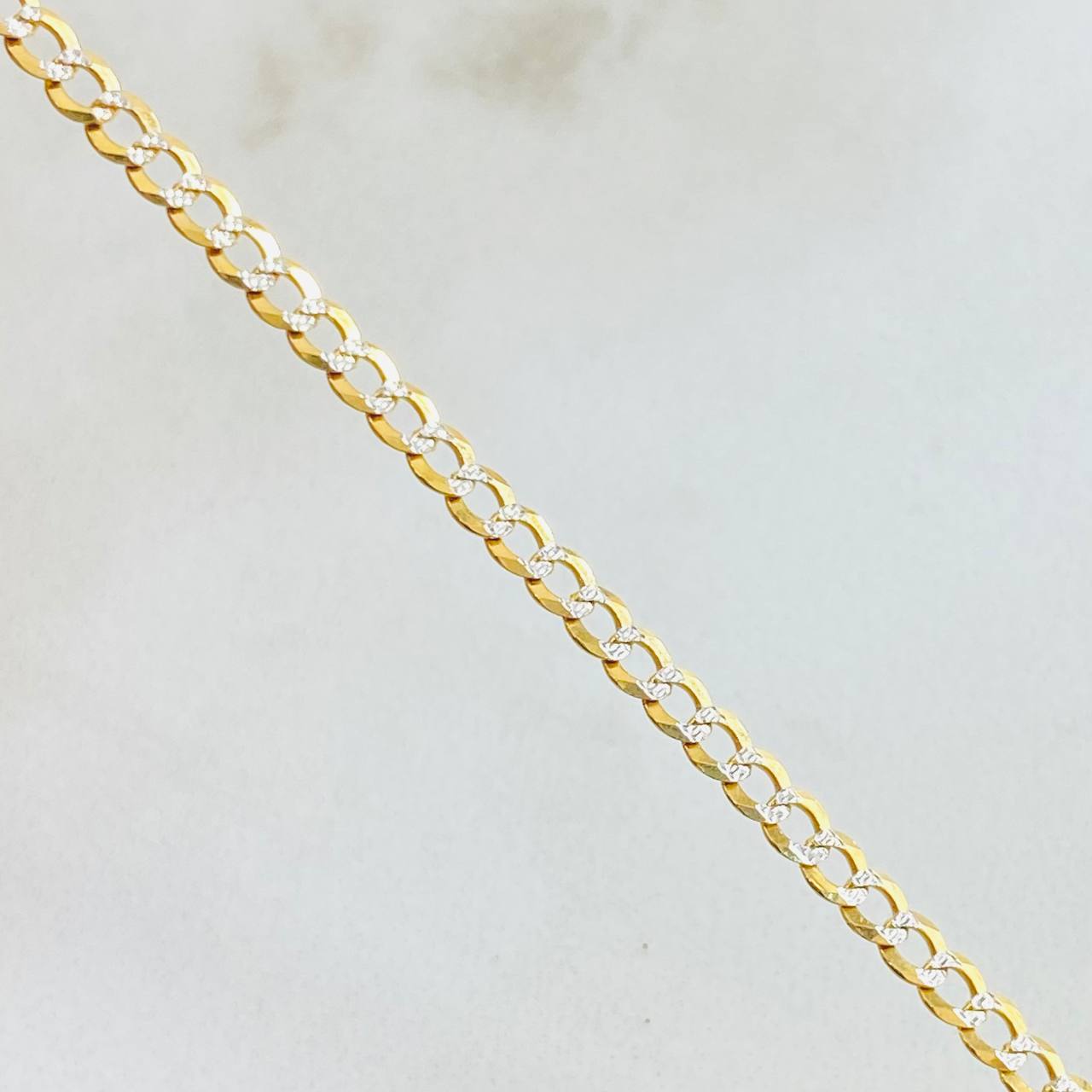 Cuban Links 5.95gr / 21 3/4 in / Two Tone Yellow White 18K +3 Cuban Links 5.95gr / 21 3/4 in / Two Tone Yellow White 18K +3