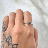 Anillo Corazón Vacío Esmeralda 12pts 1.5gr / T7 1/2 / Oro 18K Anillo Corazón Vacío Esmeralda 12pts 1.5gr / T7 1/2 / Oro 18K