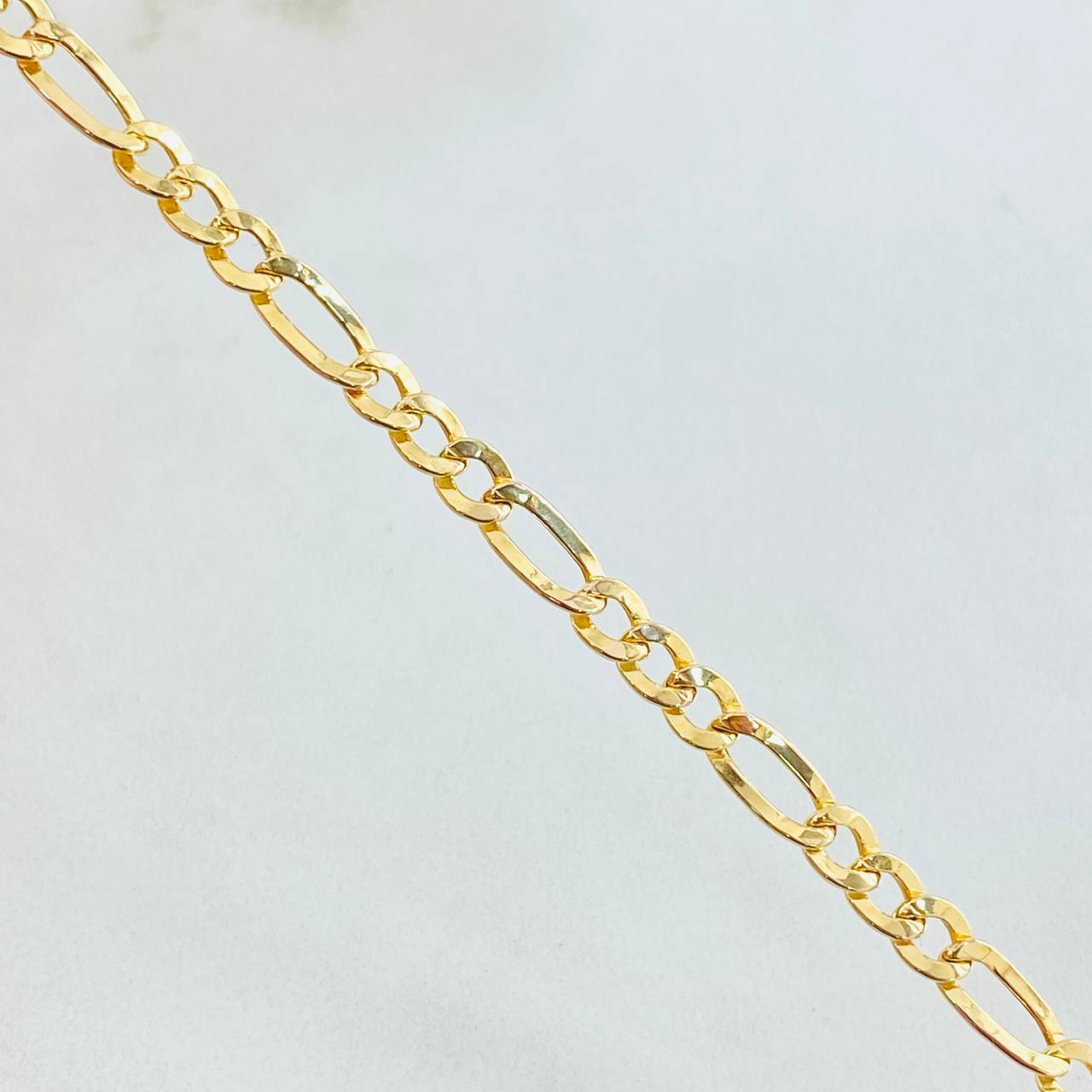 Figaro Chain 7.75gr / 27 1/2 in / 18K Gold +1 Figaro Chain 7.75gr / 27 1/2 in / 18K Gold +1