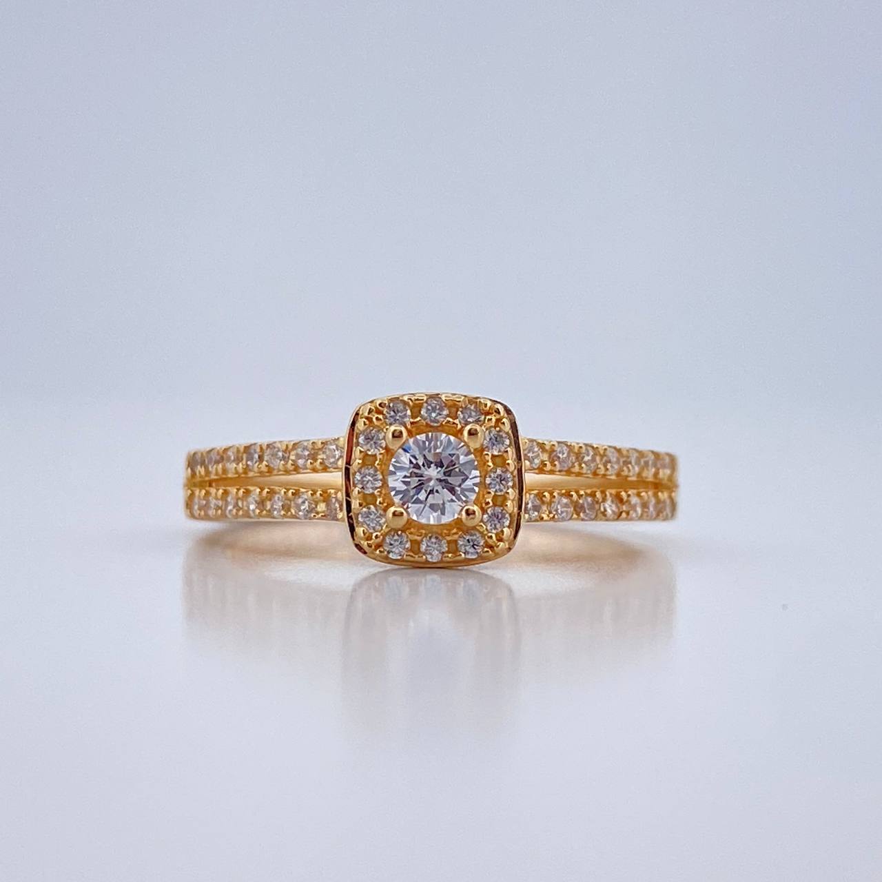 Square Halo Ring 2.45gr / Size 6 1/4 / 18K Gold & Square Halo Ring 2.45gr / Size 6 1/4 / 18K Gold &