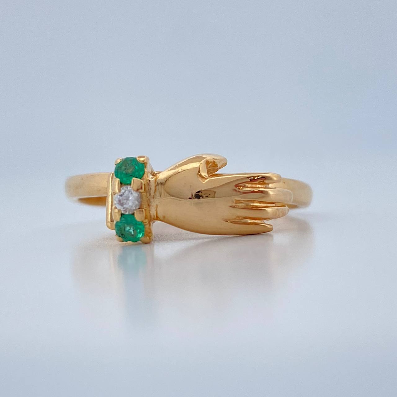 Anillo Mano 3.25gr / T7 1/2 / Oro Amarillo 18K % Anillo Mano 3.25gr / T7 1/2 / Oro Amarillo 18K %