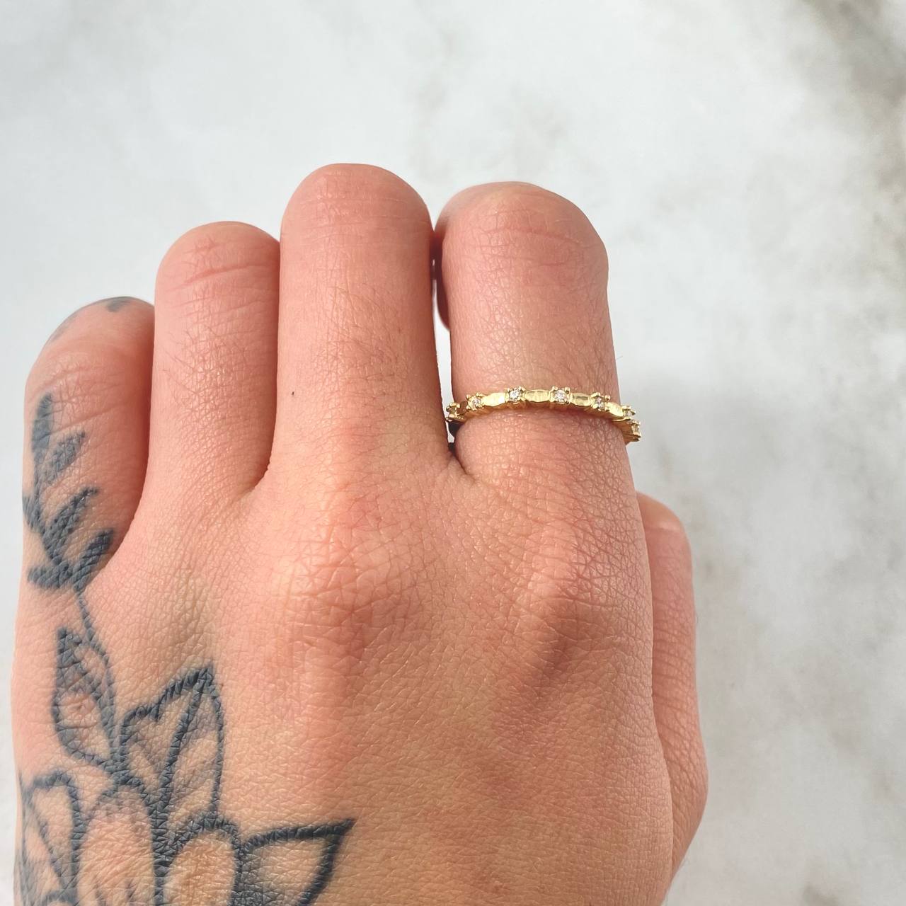 Anillo Puntos Morse 1.65gr / T6 1/2 / Oro 18K Anillo Puntos Morse 1.65gr / T6 1/2 / Oro 18K