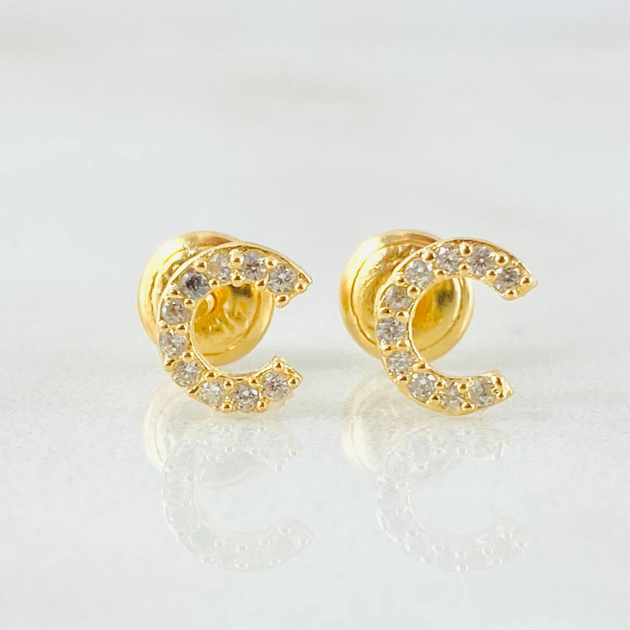Topos Letra C 0.7gr / 4mm Oro Amarillo 18K © Topos Letra C 0.7gr / 4mm Oro Amarillo 18K ©