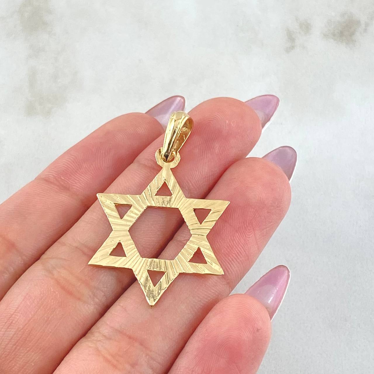Pendant Star of David 2.35gr / 1 1/2 in / 18K Yellow Gold Pendant Star of David 2.35gr / 1 1/2 in / 18K Yellow Gold