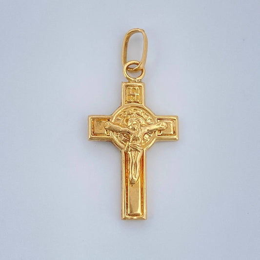 Dije Cruz Cristo San Benito 0.75gr / 1 in / Oro Amarillo 18K $
