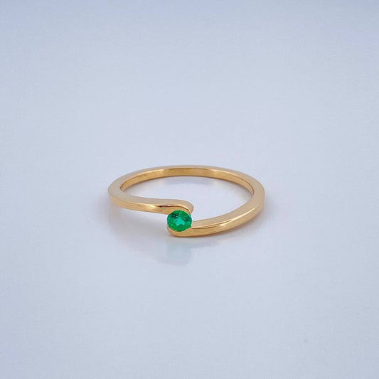 Anillo Solitario Cruzado Redondo Esmeralda 2.05gr / T6 1/2 / Oro Amarillo 18K %