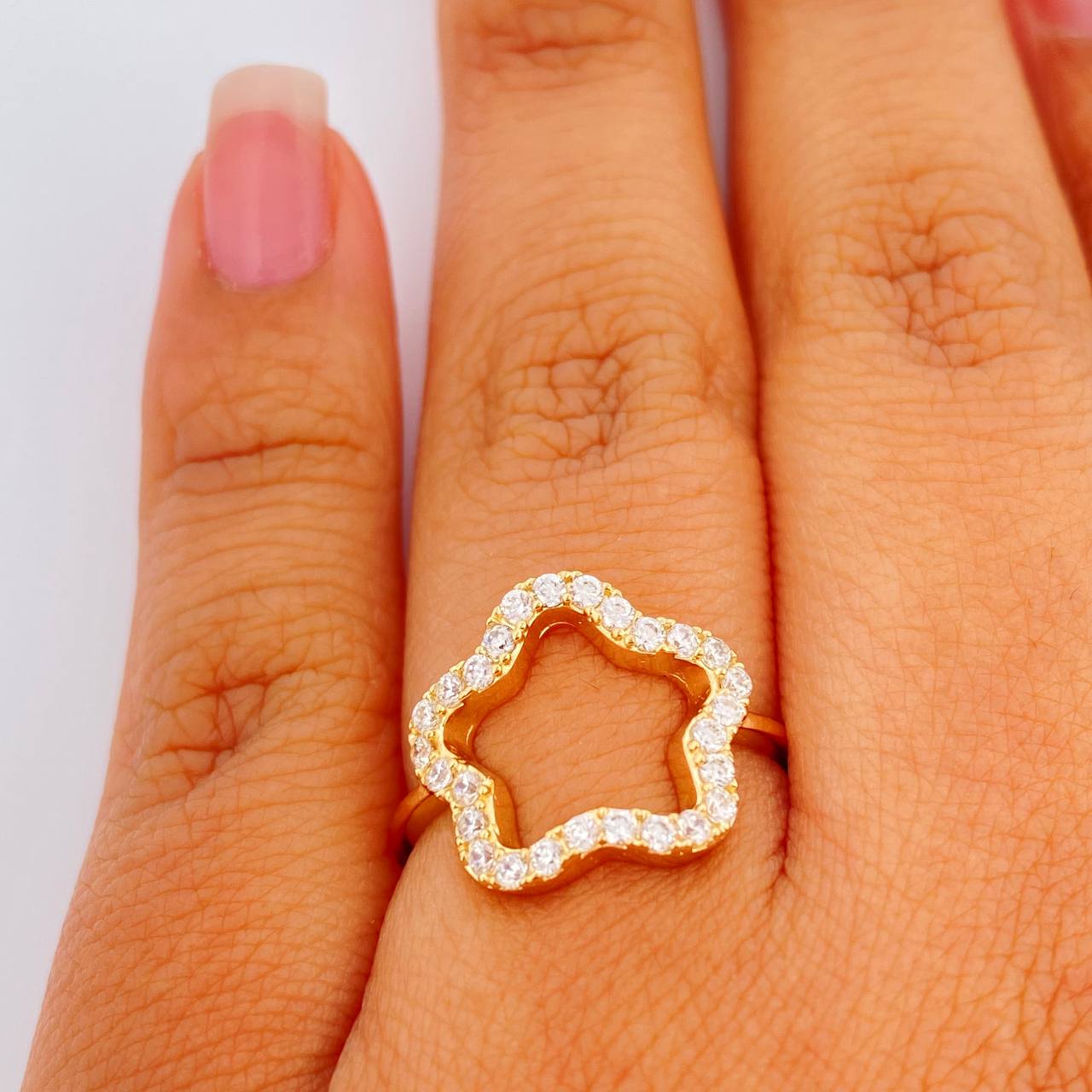 Anillo Estrella 3.25gr / T6 1/4 / Oro Amarillo 18K % Anillo Estrella 3.25gr / T6 1/4 / Oro Amarillo 18K %