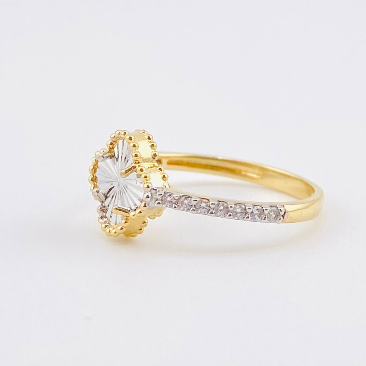 Anillo Trebol Blanco 2gr / T6 / Dos Oros Amarillo Blanco Nac.Esp. 18K © Anillo Trebol Blanco 2gr / T6 / Dos Oros Amarillo Blanco Nac.Esp. 18K ©