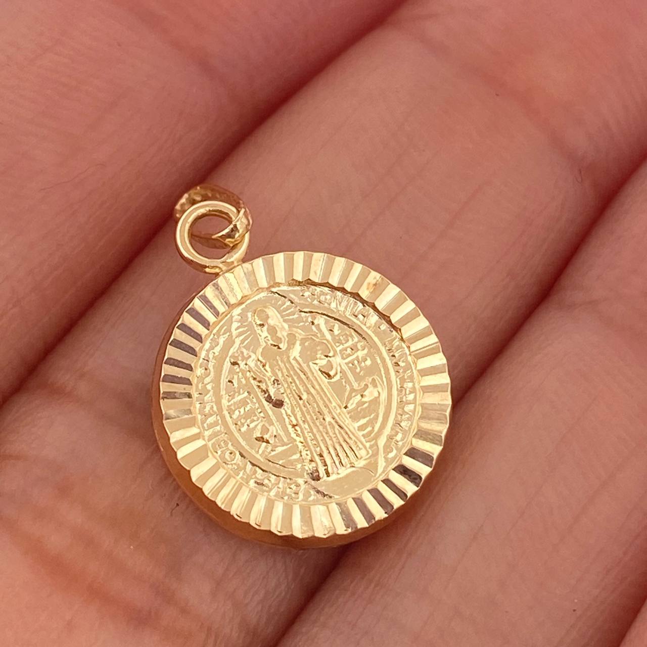 Dije San Benito 0.95gr / 3/4 in / Oro Amarillo 18K % Dije San Benito 0.95gr / 3/4 in / Oro Amarillo 18K %