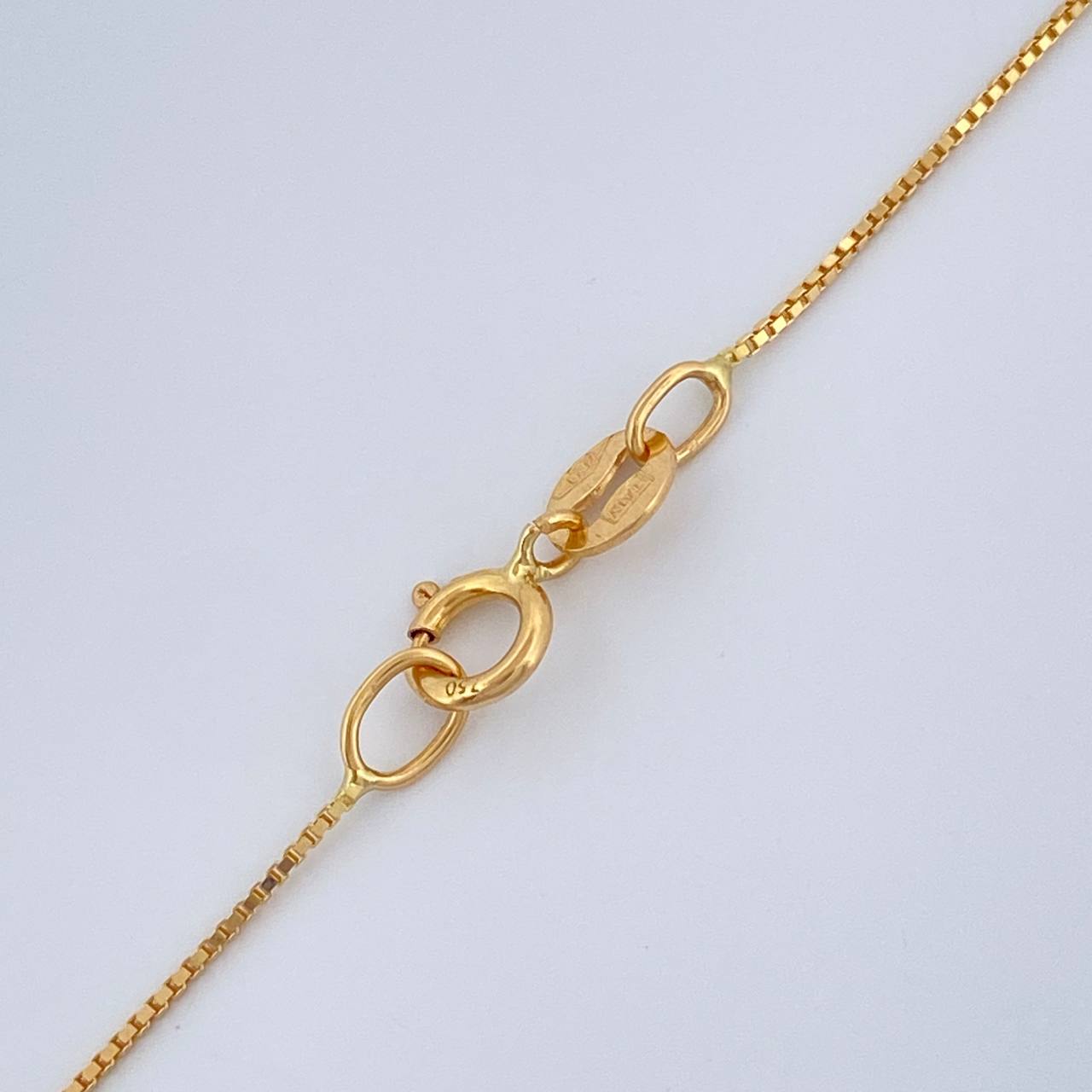 Set Cadena y Dije Veneciana + Cruz 1.85gr / 18 1/4 in / 0.8mm Oro Amarillo 18K % Set Cadena y Dije Veneciana + Cruz 1.85gr / 18 1/4 in / 0.8mm Oro Amarillo 18K %