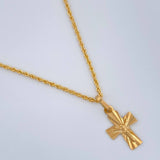 Set Cadena y Dije Lazo + Cruz Cristo 1.4gr / 15 3/4 in / 0.85mm Oro Amarillo 18K % Set Cadena y Dije Lazo + Cruz Cristo 1.4gr / 15 3/4 in / 0.85mm Oro Amarillo 18K %