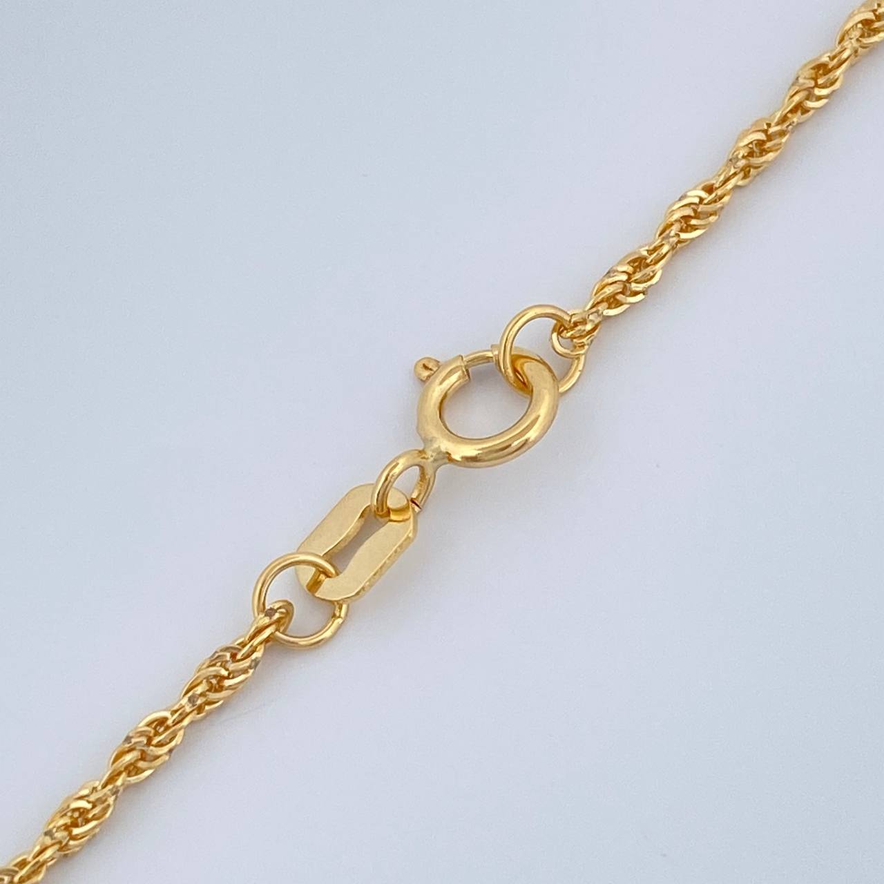 Set Cadena y Dije Lazo + Virgen Milagrosa 1.3gr / 17 3/4 in / 0.85mm Oro Amarillo 18K % Set Cadena y Dije Lazo + Virgen Milagrosa 1.3gr / 17 3/4 in / 0.85mm Oro Amarillo 18K %