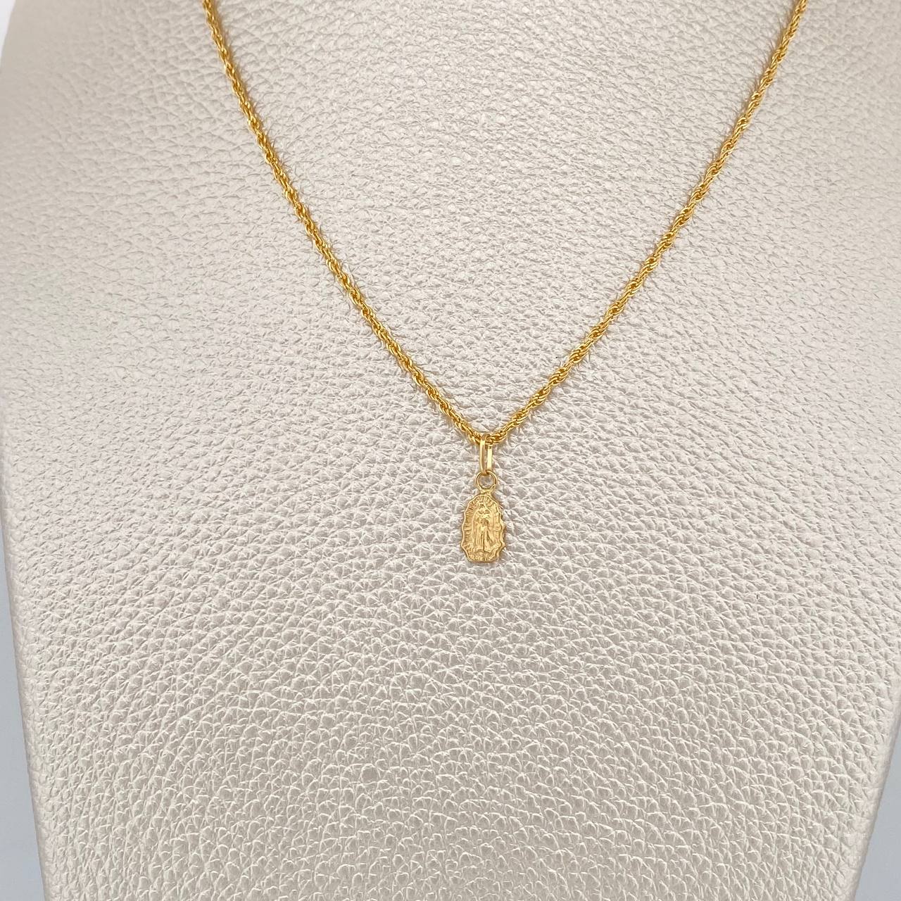 Set Cadena y Dije Lazo+ Virgen Guadalupe 1.4gr / 15 3/4 in / 1.4mm Oro Amarillo 18K $ Set Cadena y Dije Lazo+ Virgen Guadalupe 1.4gr / 15 3/4 in / 1.4mm Oro Amarillo 18K $