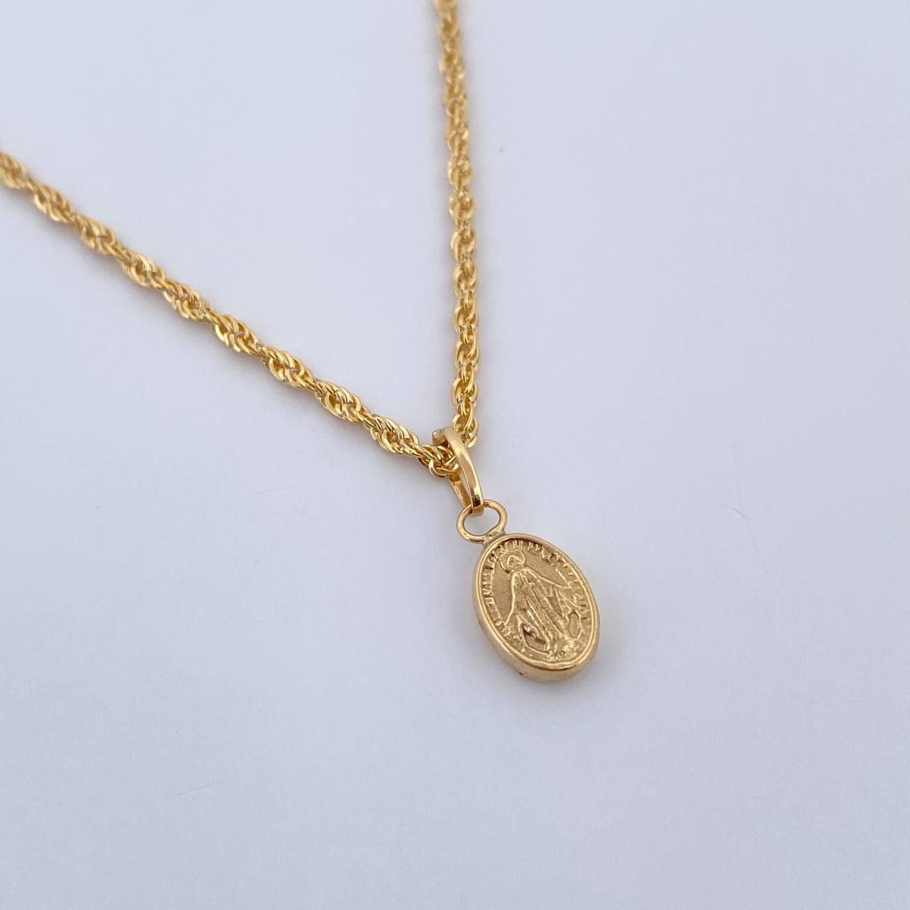 Set Cadena y Dije Lazo+ Virgen Milagrosa 1.4gr / 15 3/4 in / 1.44mm Oro Amarillo 18K $ Set Cadena y Dije Lazo+ Virgen Milagrosa 1.4gr / 15 3/4 in / 1.44mm Oro Amarillo 18K $