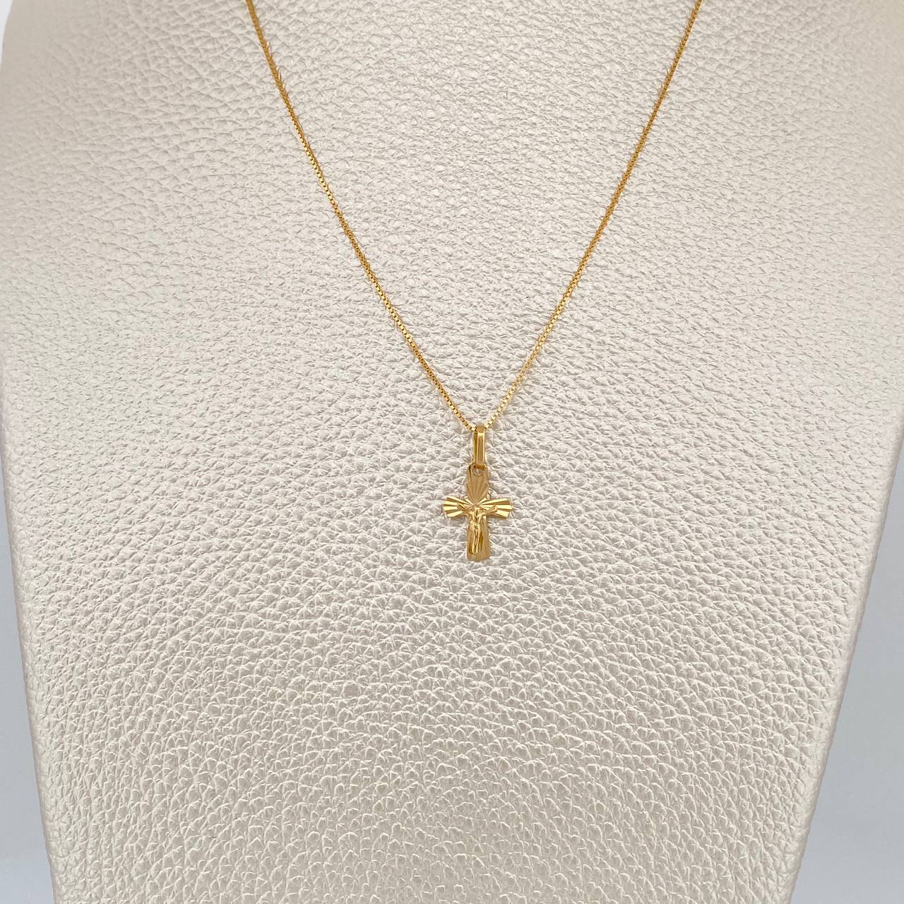 Set Cadena y Dije Veneciana+Cruz Cristo 1.8gr / 17 1/2 in / 0.53mm Oro Amarillo 18K $ Set Cadena y Dije Veneciana+Cruz Cristo 1.8gr / 17 1/2 in / 0.53mm Oro Amarillo 18K $
