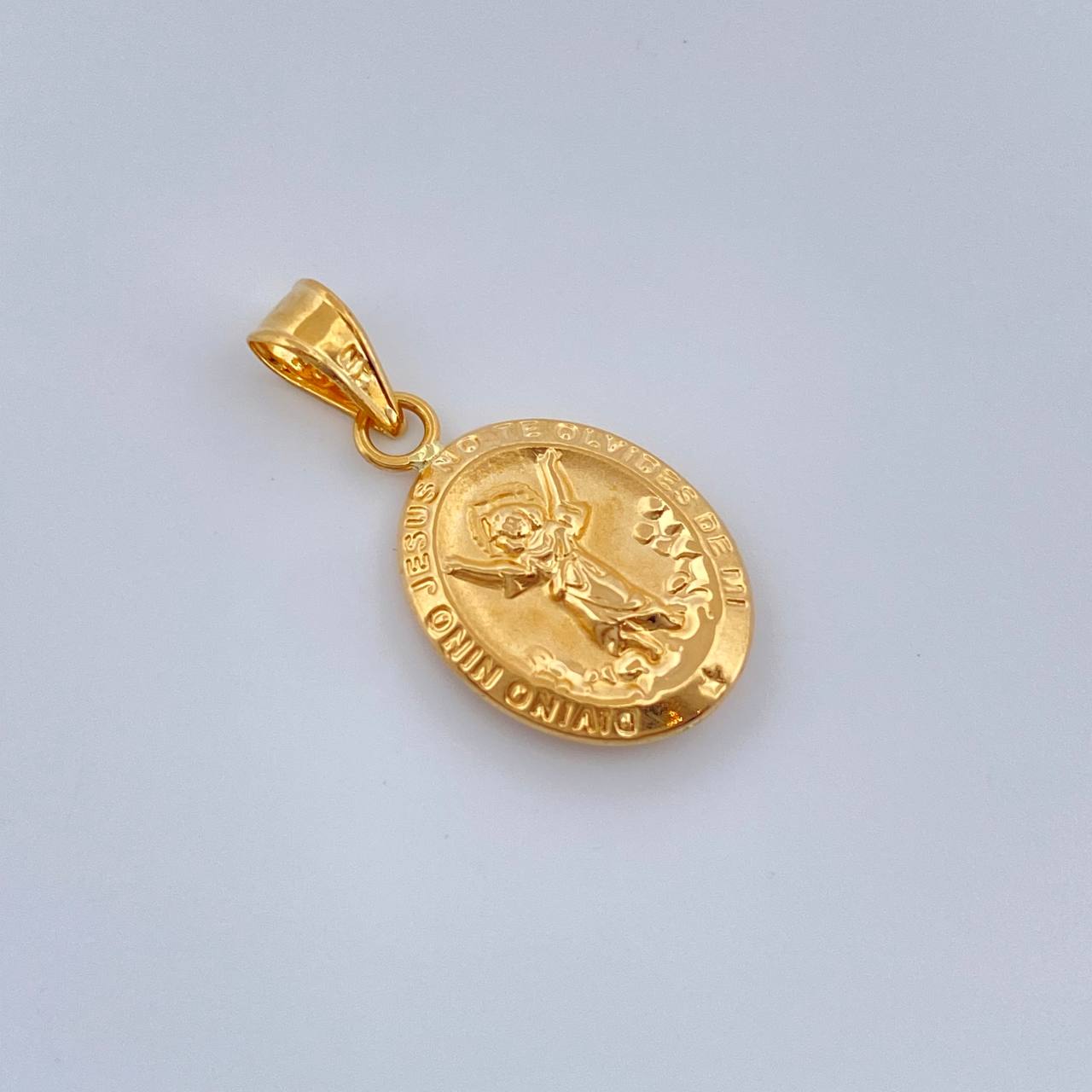 Dije Divino Niño 0.65gr / 3/4 in / Oro Amarillo 18K % Dije Divino Niño 0.65gr / 3/4 in / Oro Amarillo 18K %