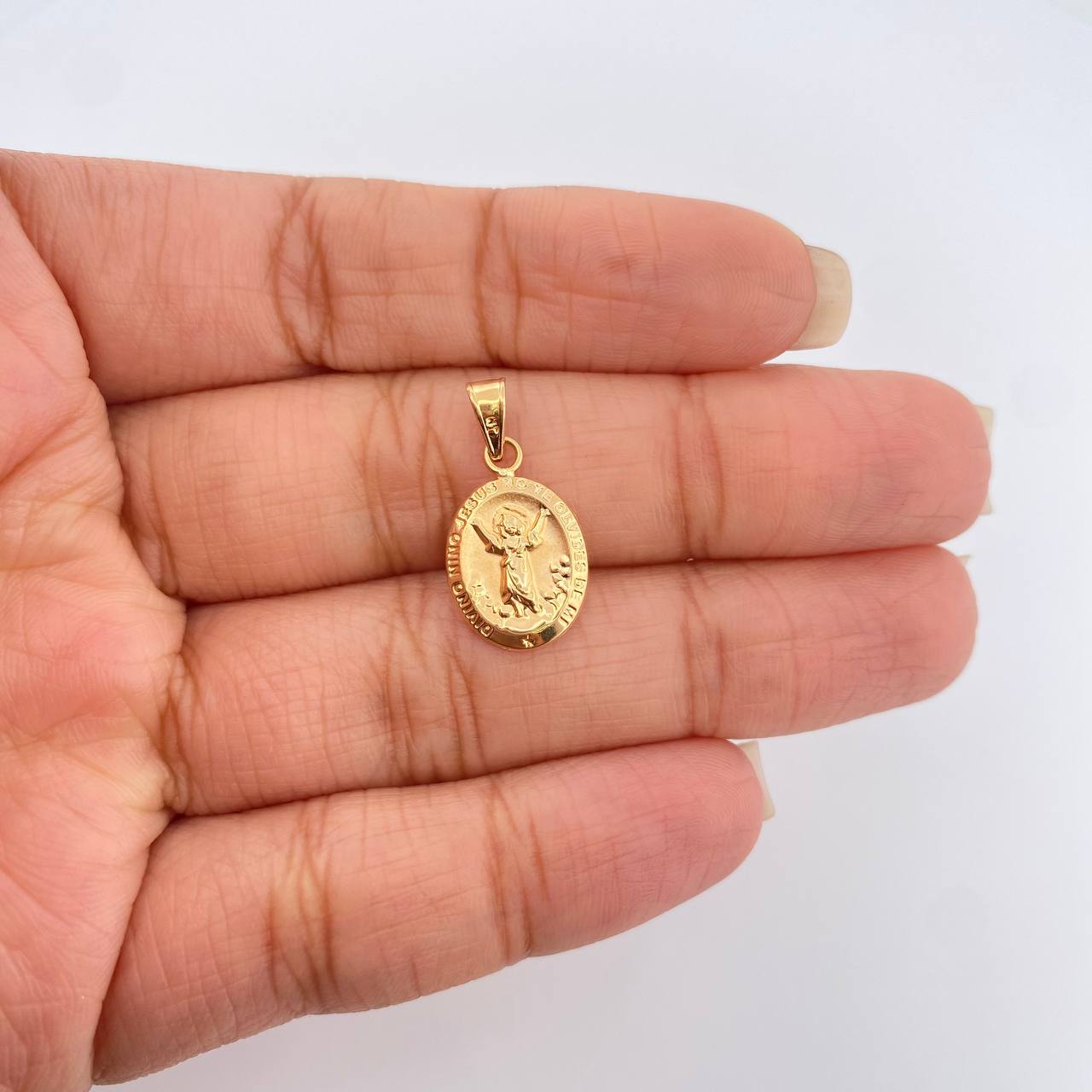 Dije Divino Niño 0.65gr / 3/4 in / Oro Amarillo 18K % Dije Divino Niño 0.65gr / 3/4 in / Oro Amarillo 18K %