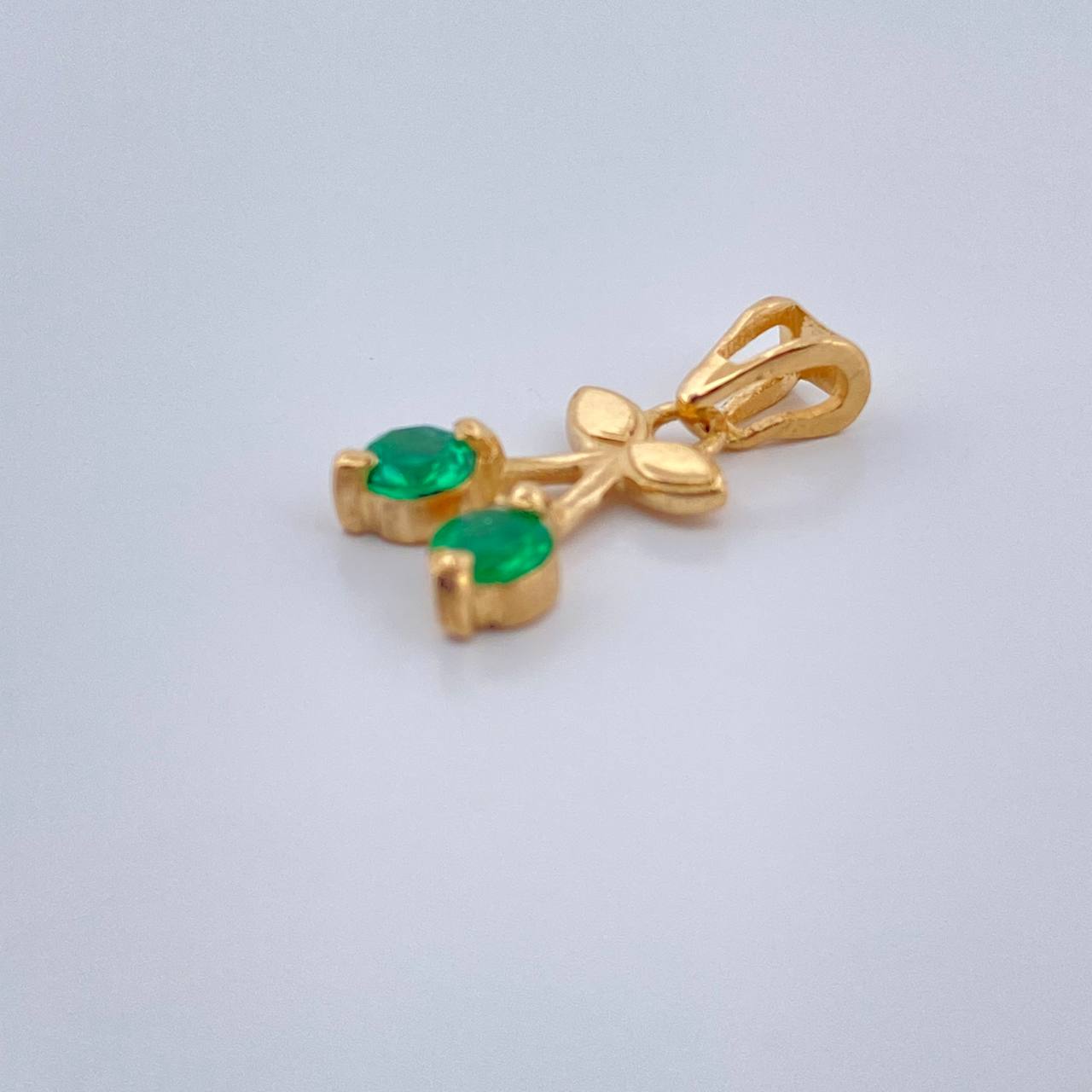 Dije Cereza Esmeralda 0.9gr / 3/4 in / Oro Amarillo 18K & Dije Cereza Esmeralda 0.9gr / 3/4 in / Oro Amarillo 18K &
